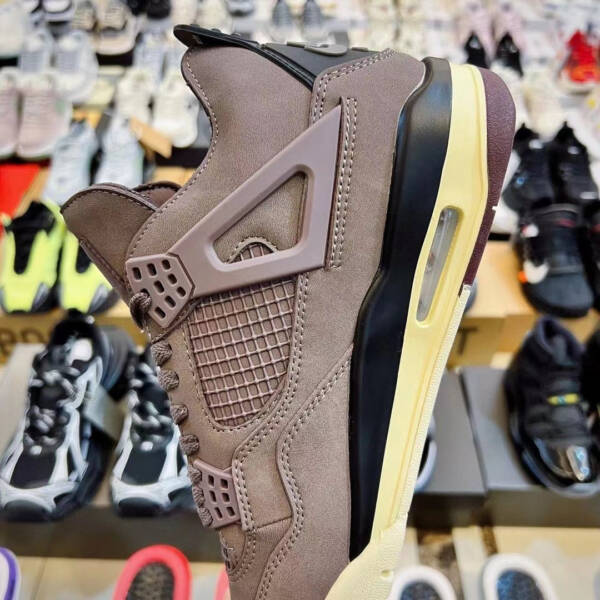 Nike Air Jordan 4 Retro - Image 2