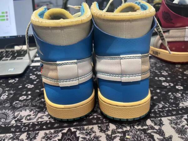 Off-White x Air Jordan 1 Retro High Blue - Image 4